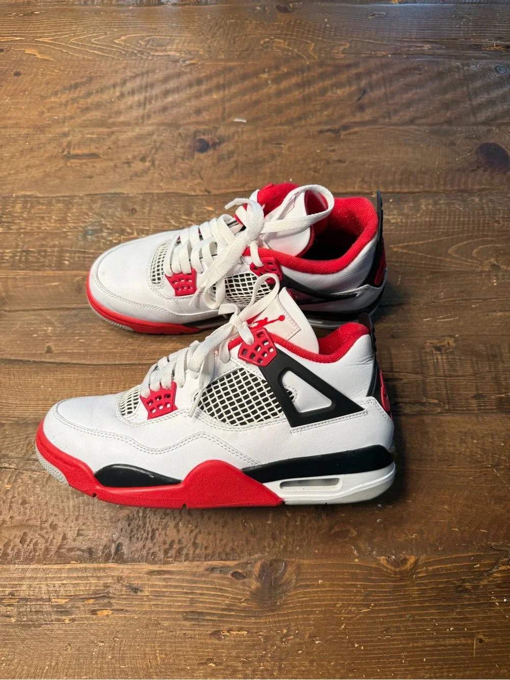 Jordan Men's White, Red & Black Retro Athletic Shoes